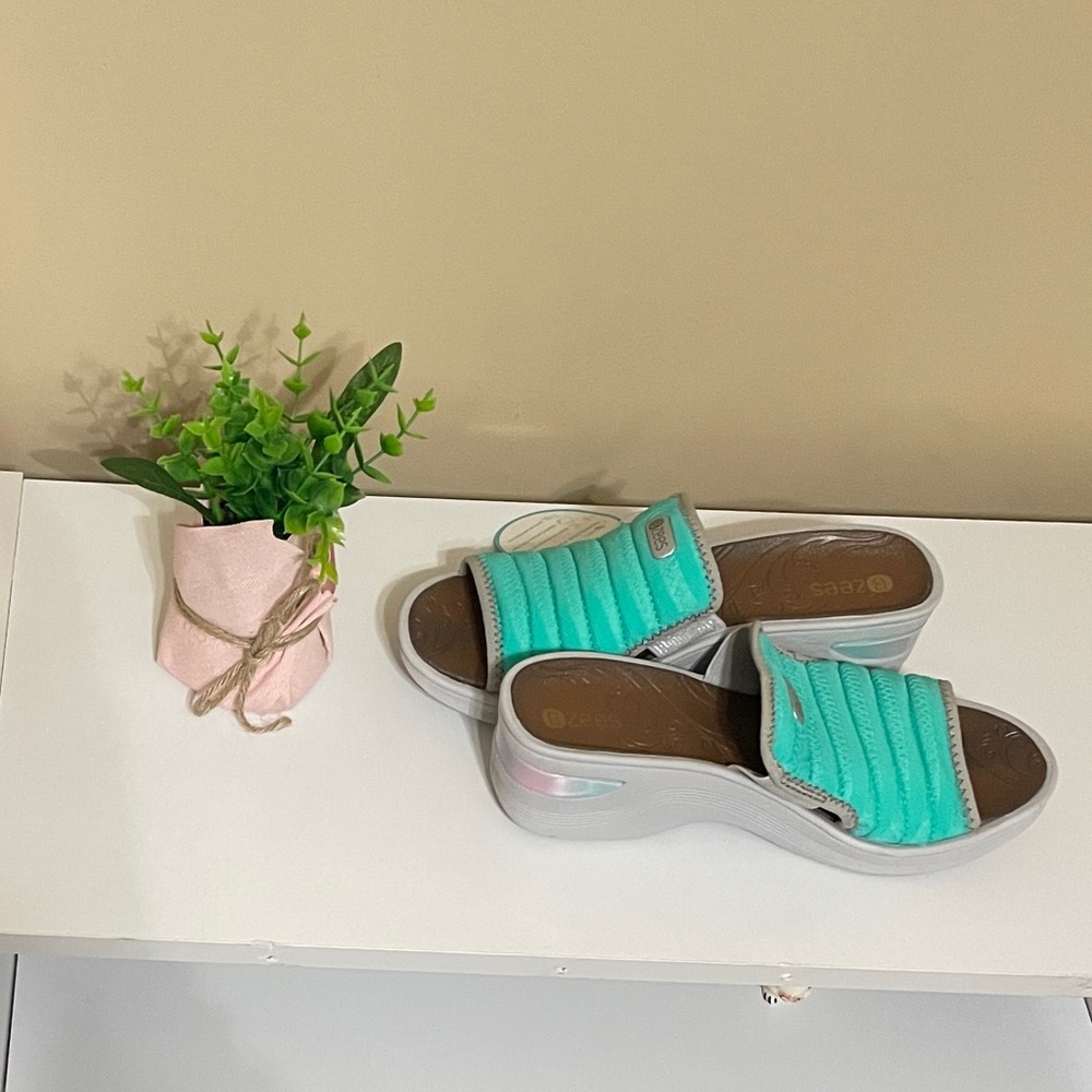 Bzees wedge shoe